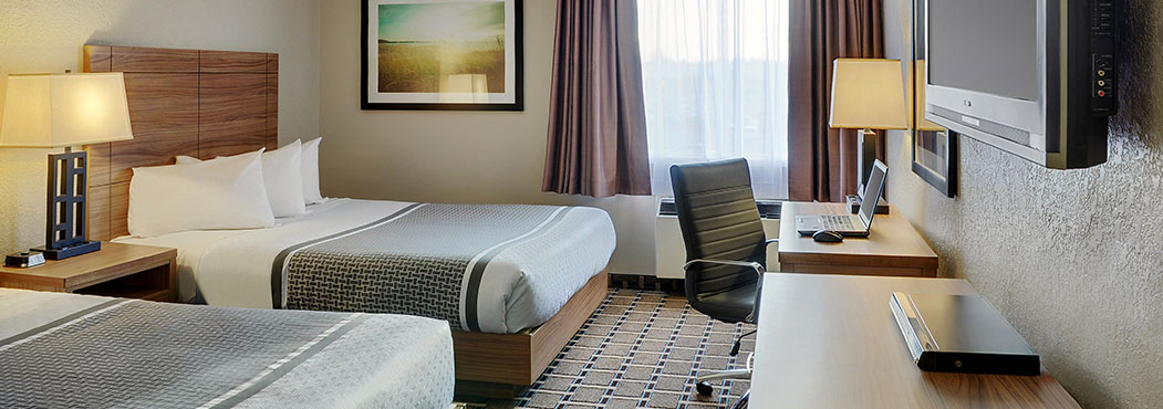 Stonebridge Hotel By Pomeroy twin double beds with wooden head boards